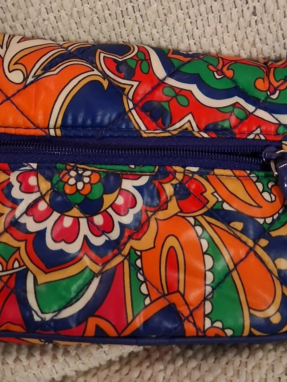 Vera Bradley Puffy Venetian Paisley Wristlet With Strap. - Picture 4 of 11